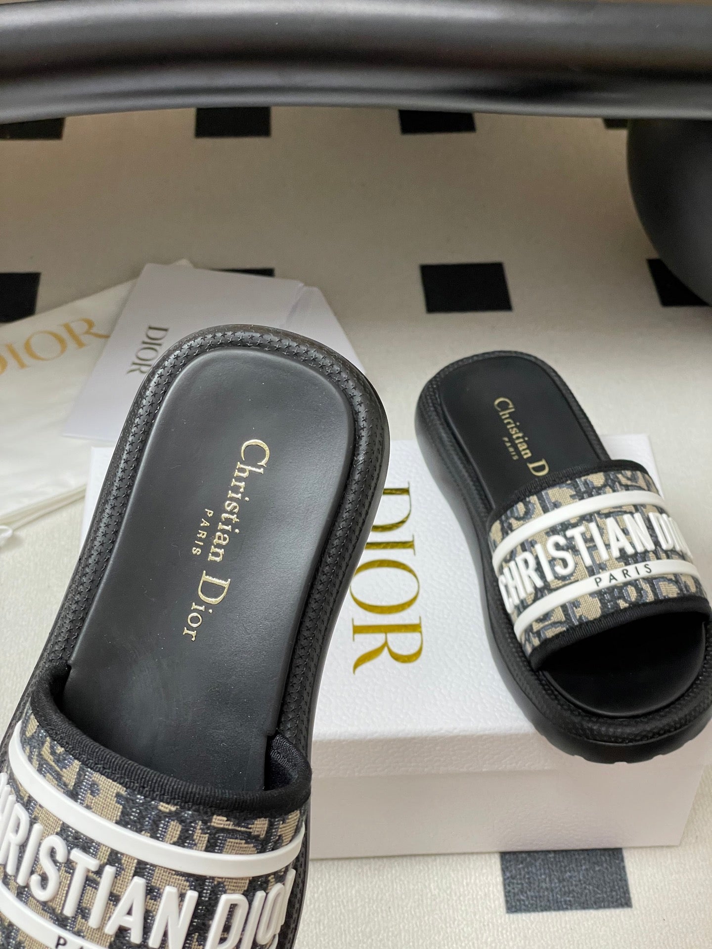 CD 25  Slippers Black White  Fabric 394063