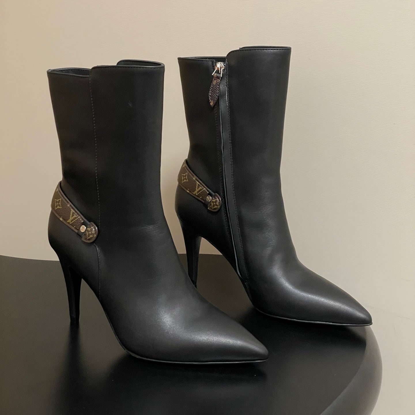 LV Legacy Ankle Boot Black Calfskin 499490