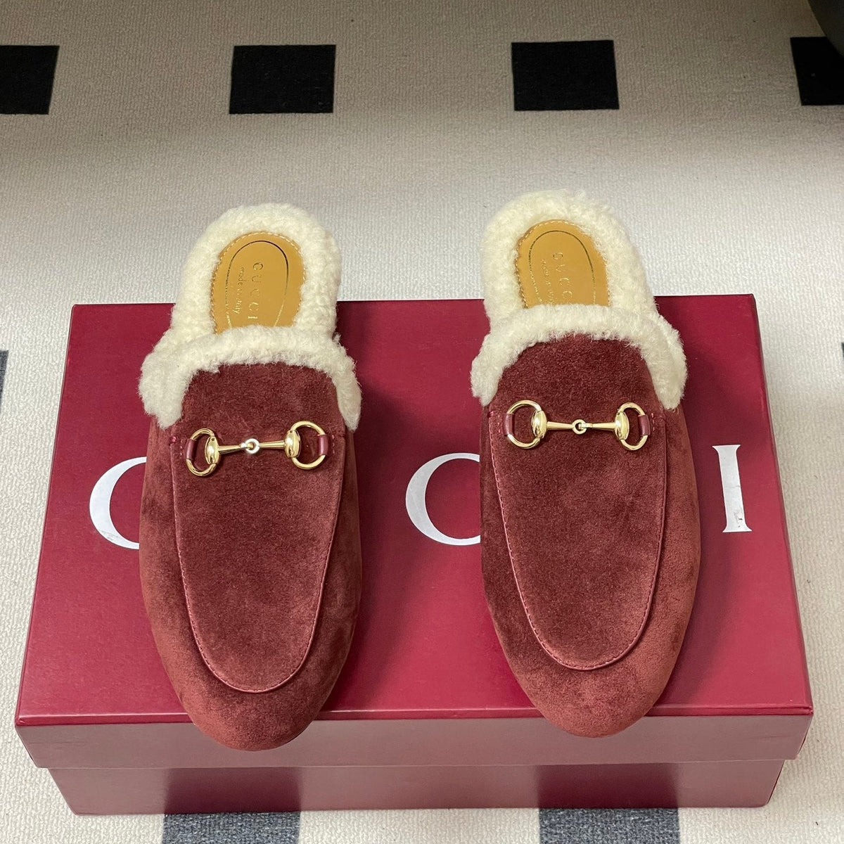 GG horsebit flat mules burgundy suede and wool 534706