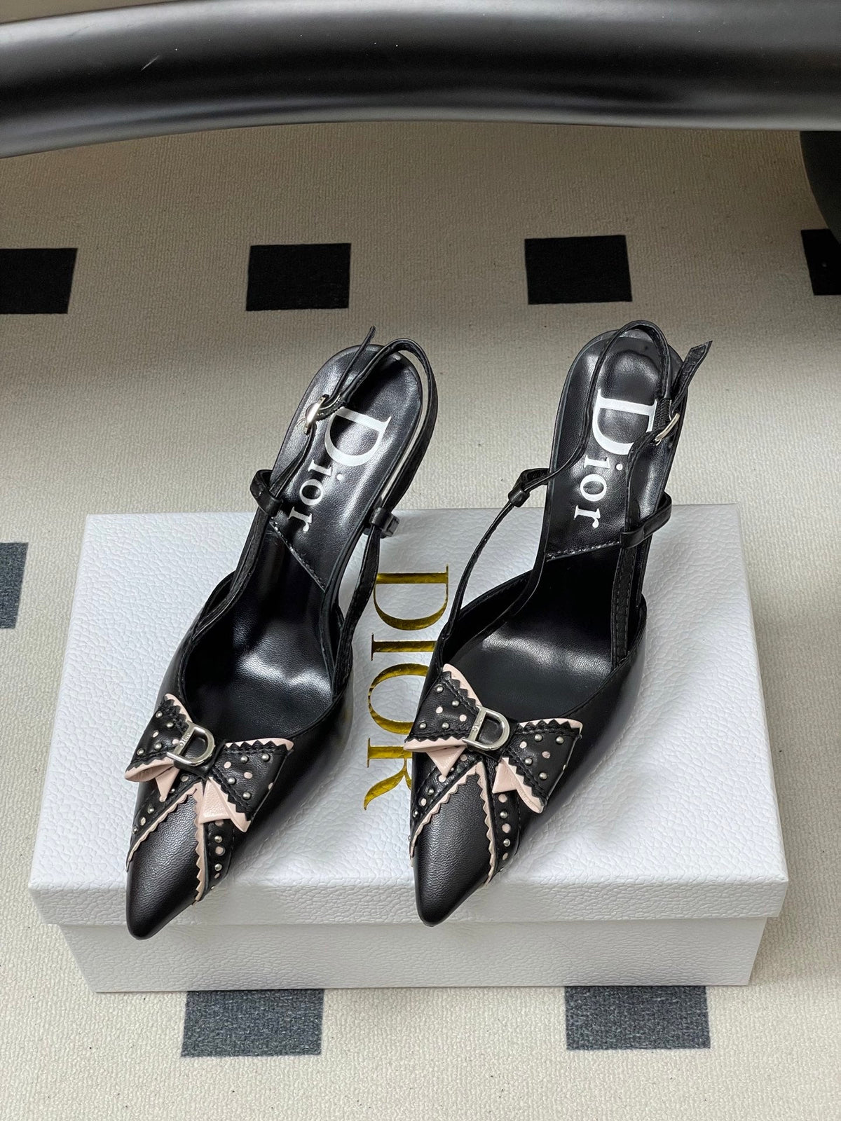 CD 26 Pointed Toe Slingback Black Sheepskin 632583