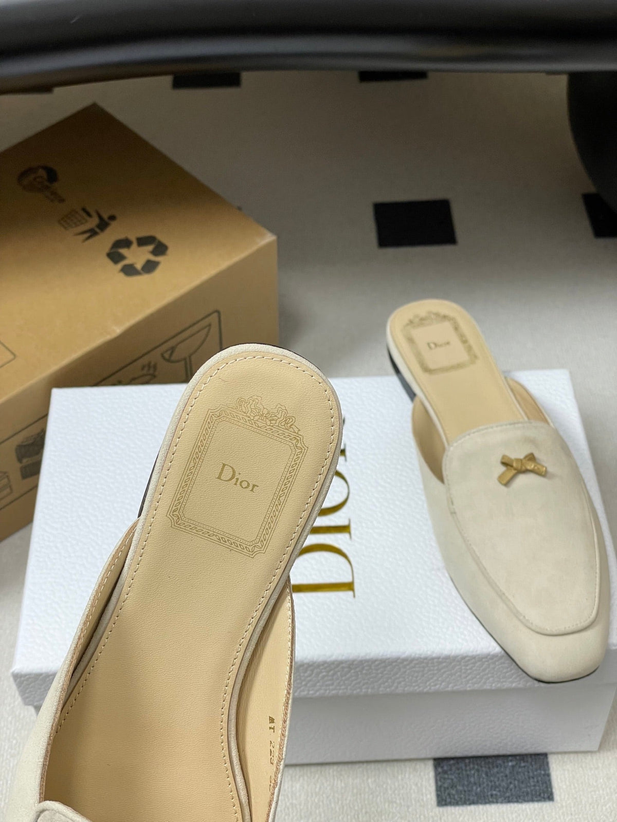 CD 26 Bow Mules Ivory Beige Suede Cowhide 632594