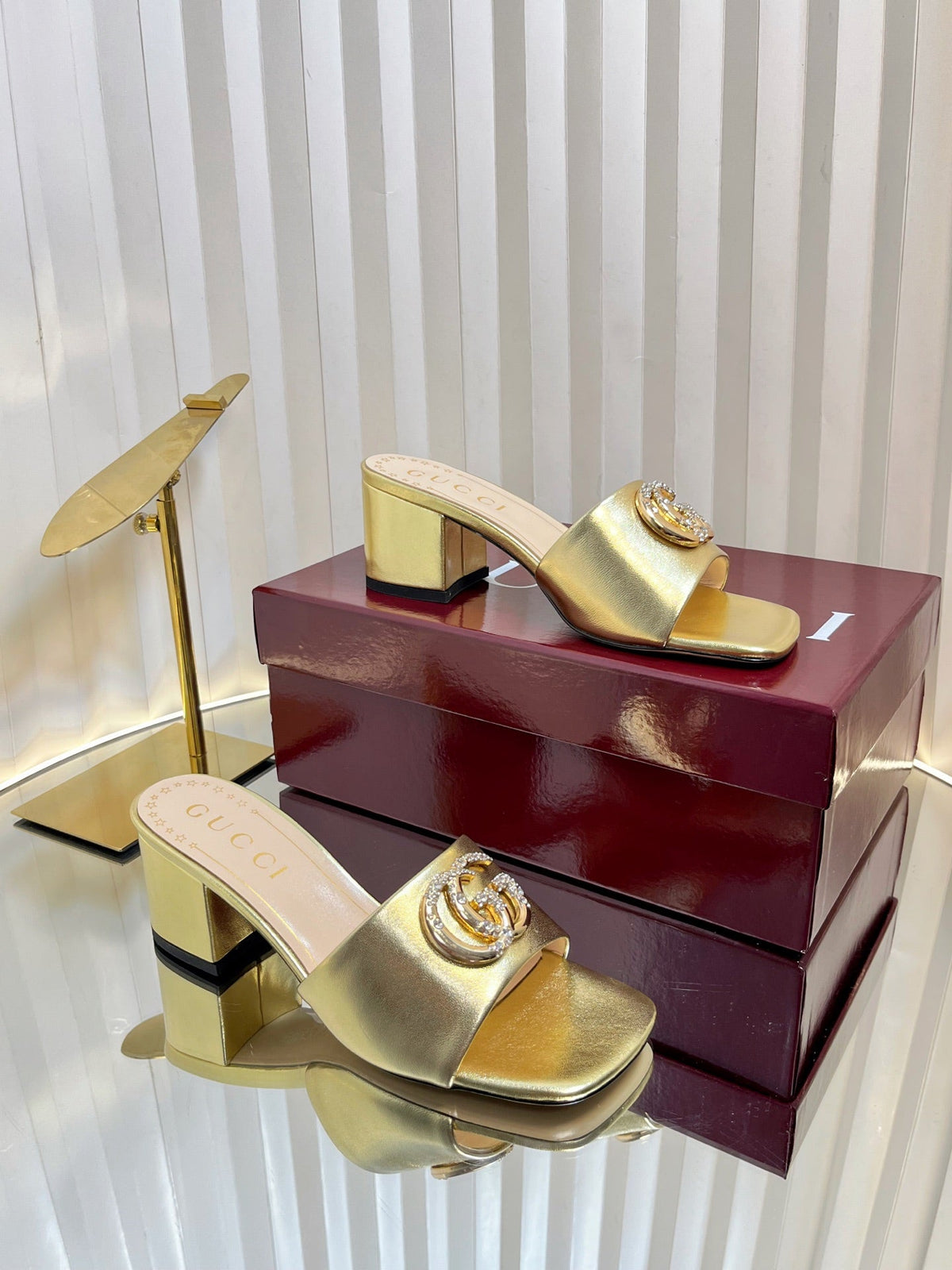 GC 25 Interlocking G Heeled Sandal Gold Patent Leather 294639
