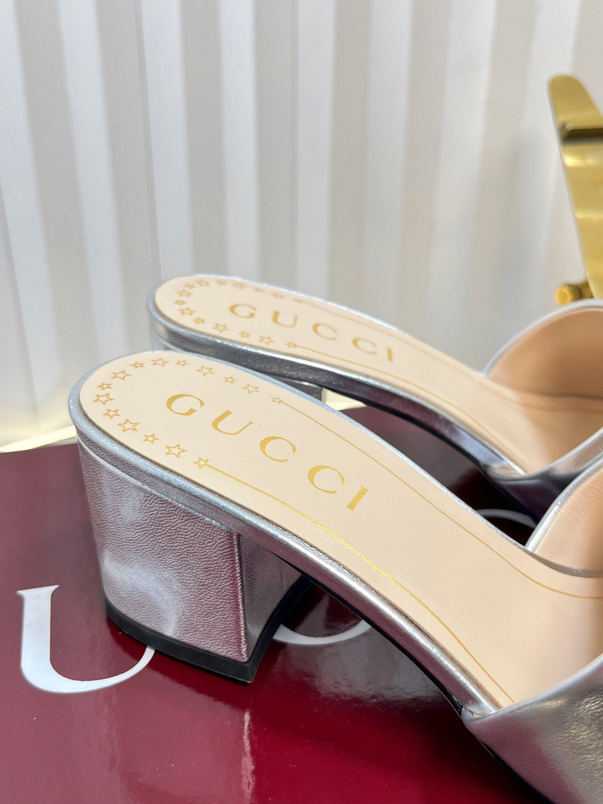 GC 25 Interlocking G Heeled Sandal Silver Patent Leather 294641