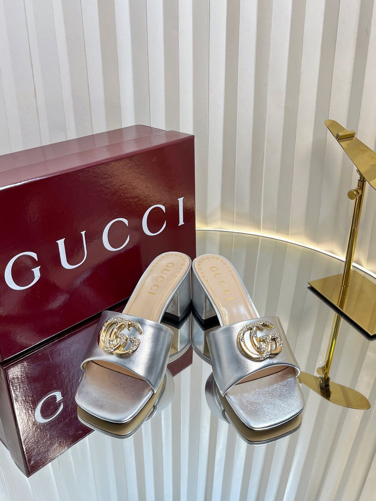 GC 25 Interlocking G Heeled Sandal Silver Patent Leather 294641
