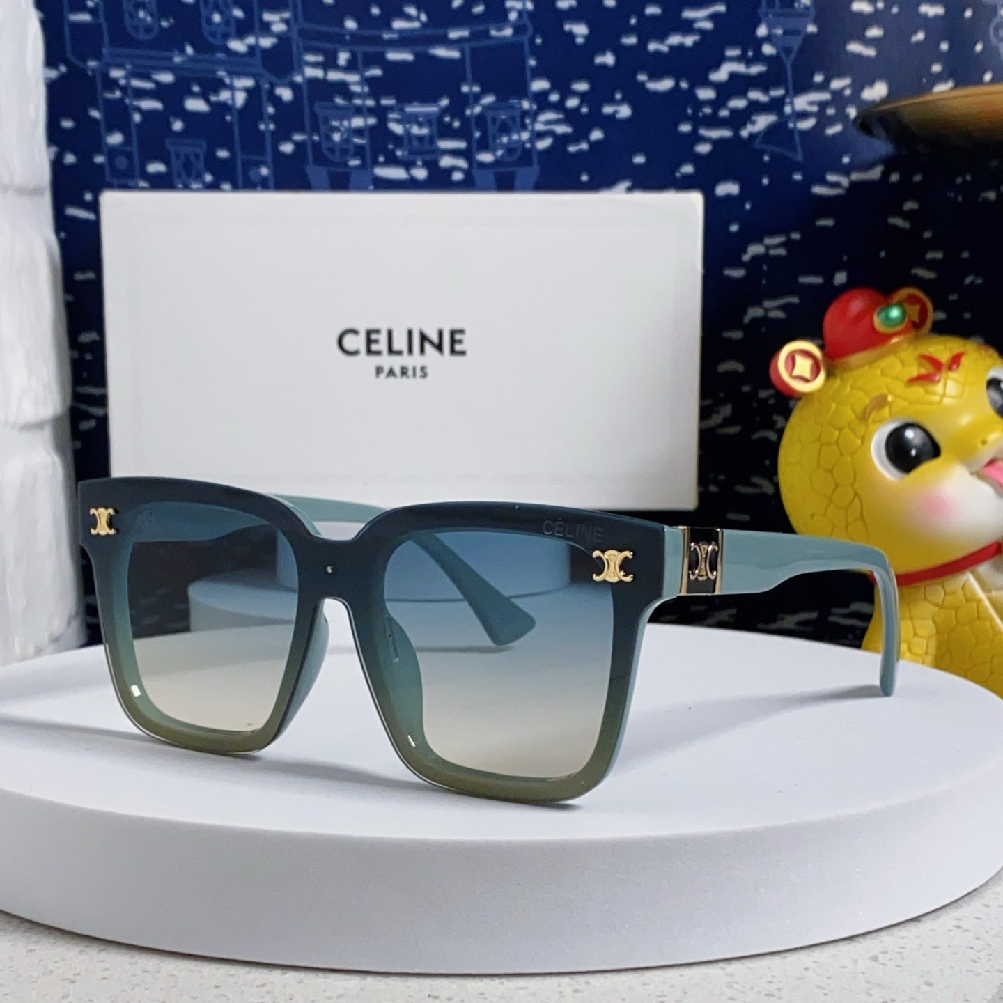 TRIOMPHE SUNGLASSES 548632 IN BABY BLUE ACETATE