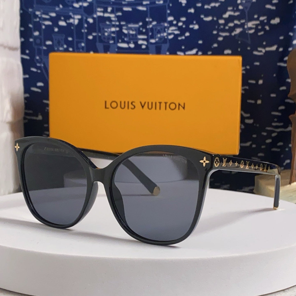 CAT EYE SUNGLASSES 573322 IN BLACK ACETATE MONOGRAM LOGO