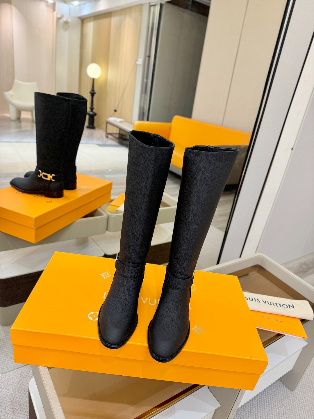 LV 25 Martin Boots 30 Black  Cowhide 573884