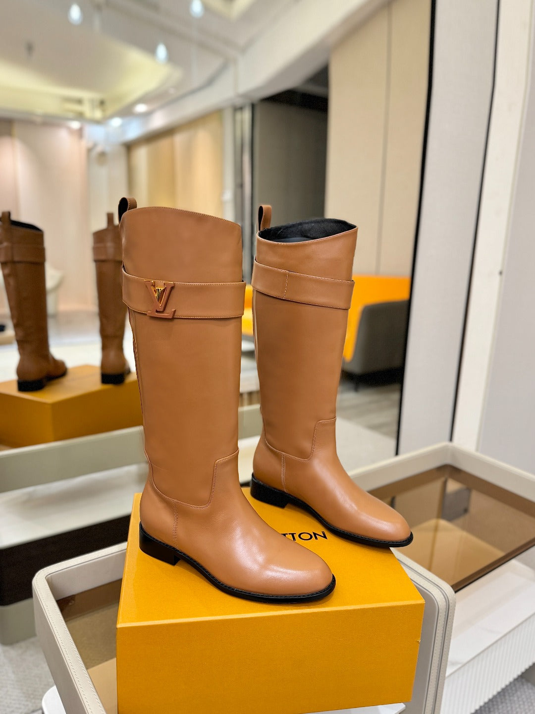 LV 25 Metal Buckle Riding Boots Tan Sheepskin  573887