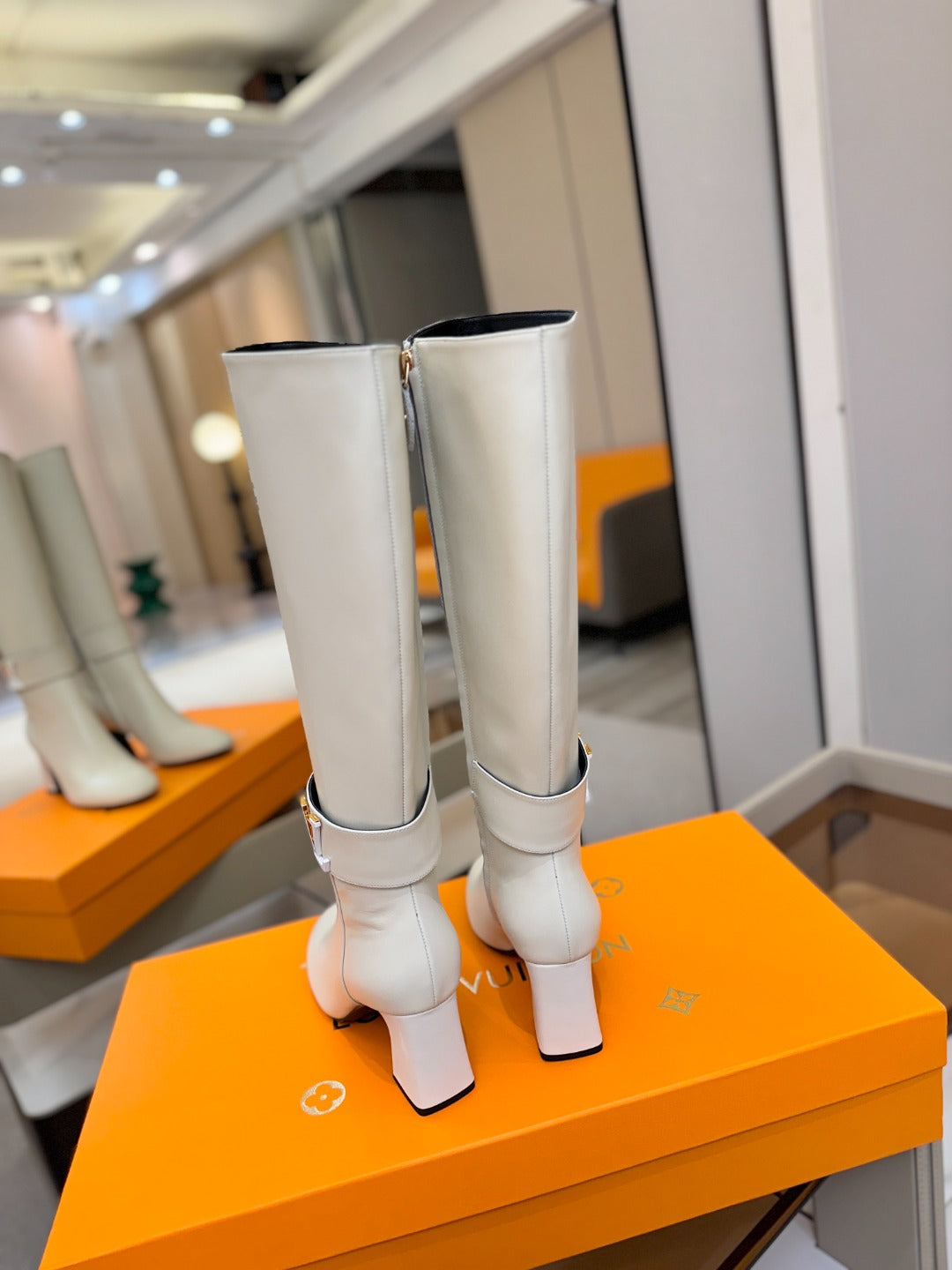LV 25 Long Boots 75 White Sheepskin 573739