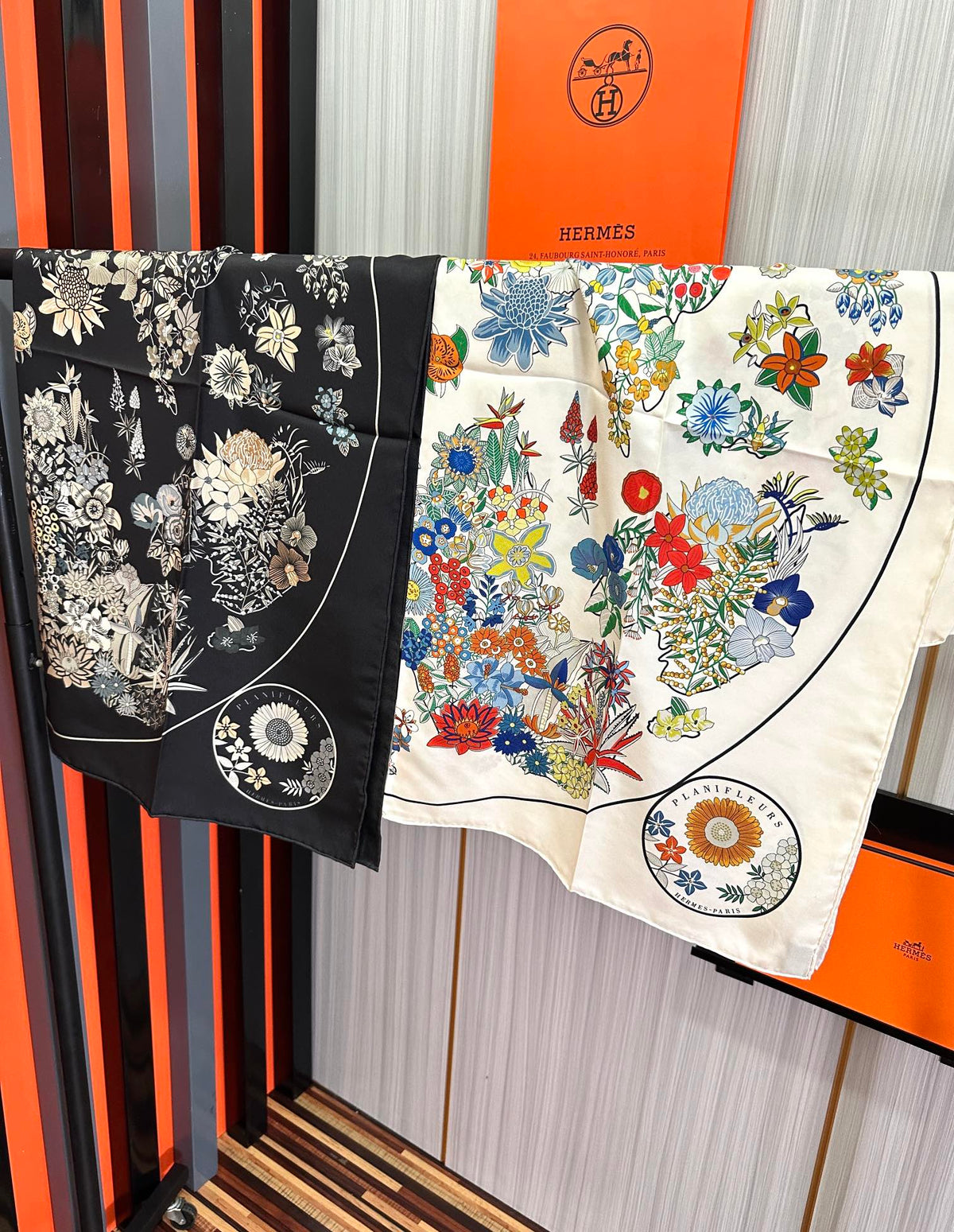 Planifleurs Scarf 90 CM Black Colorful Silk 404029