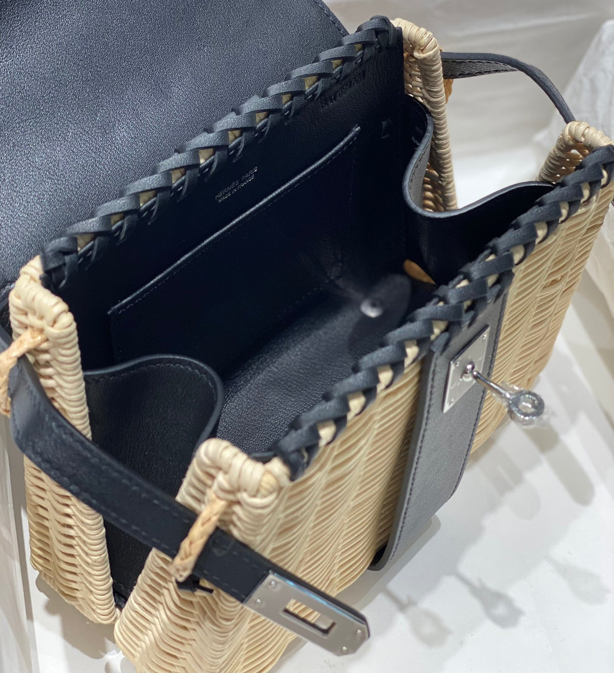 HM KELLY 20 PICNIC BLACK BAMBOO AND RATTAN