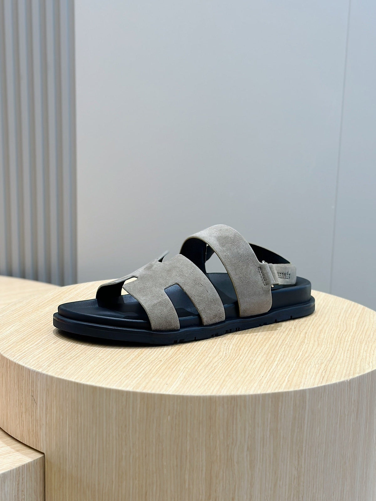HM GENIUS SANDAL LIGHT GRAY SUEDE