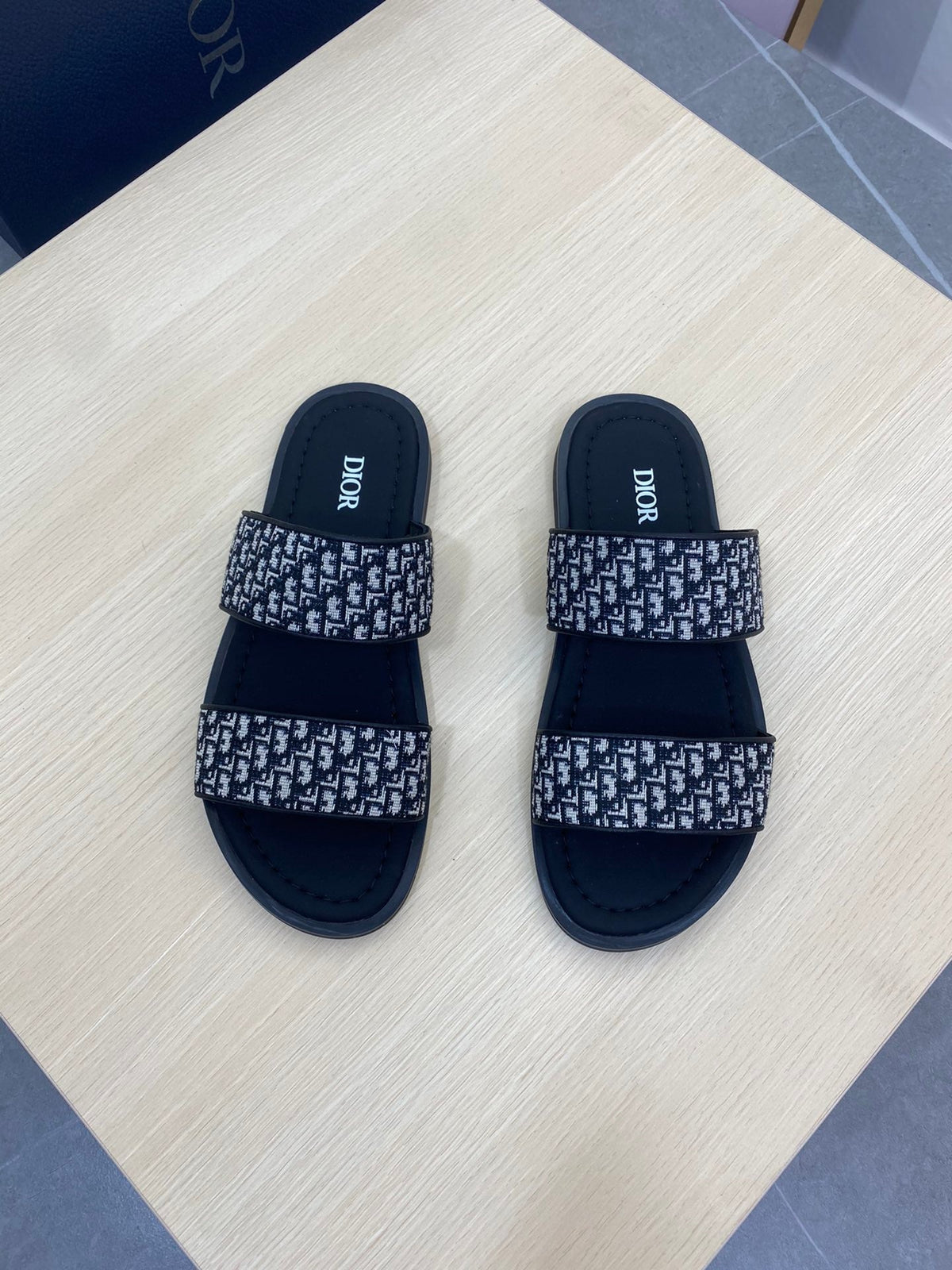 CD DOUBLE STRAP SLIPPER BLACK AND WHITE JACQUARD