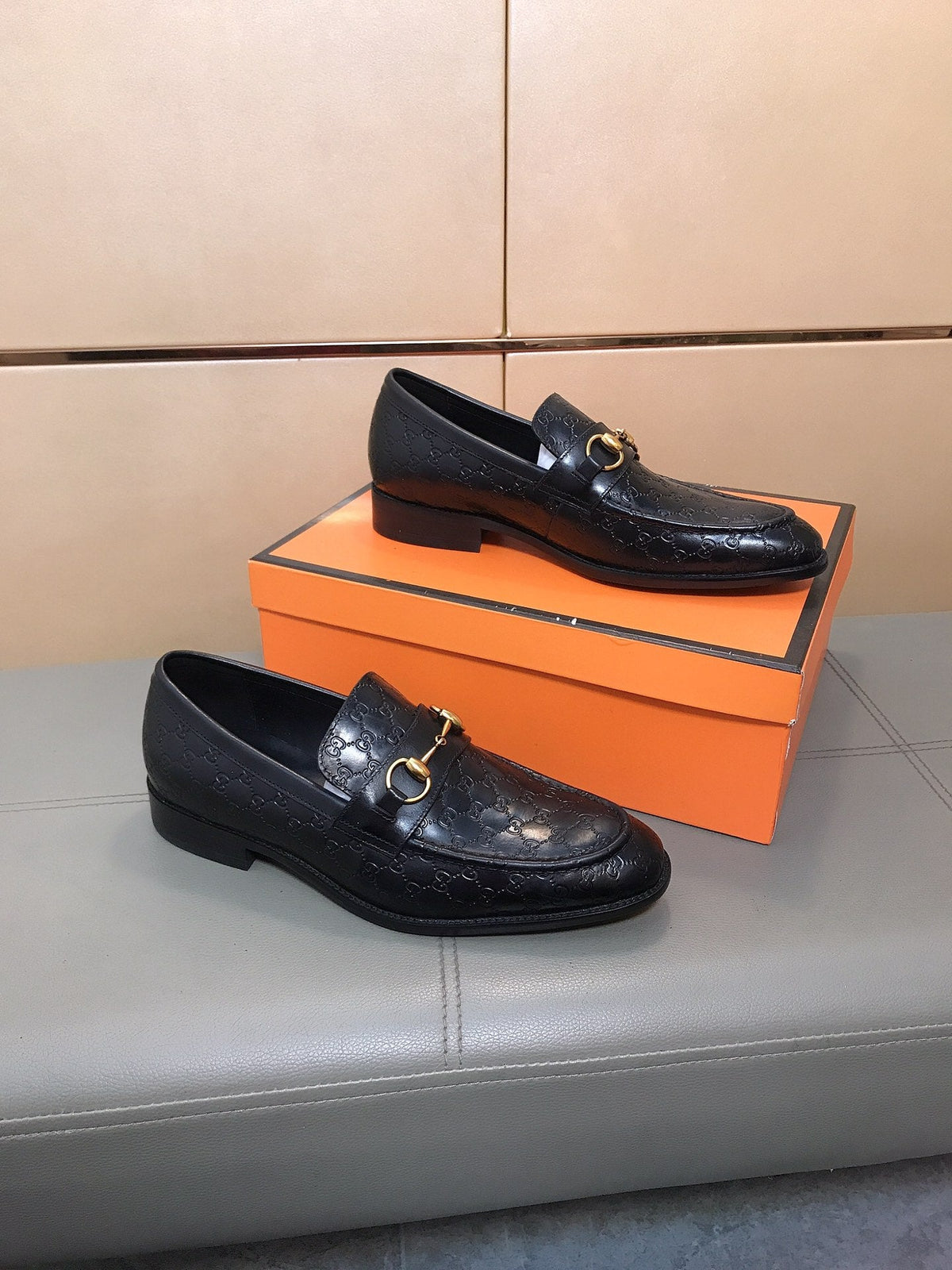 GG Men's Jordaan Loafer Black Embossed Cowhide 529783