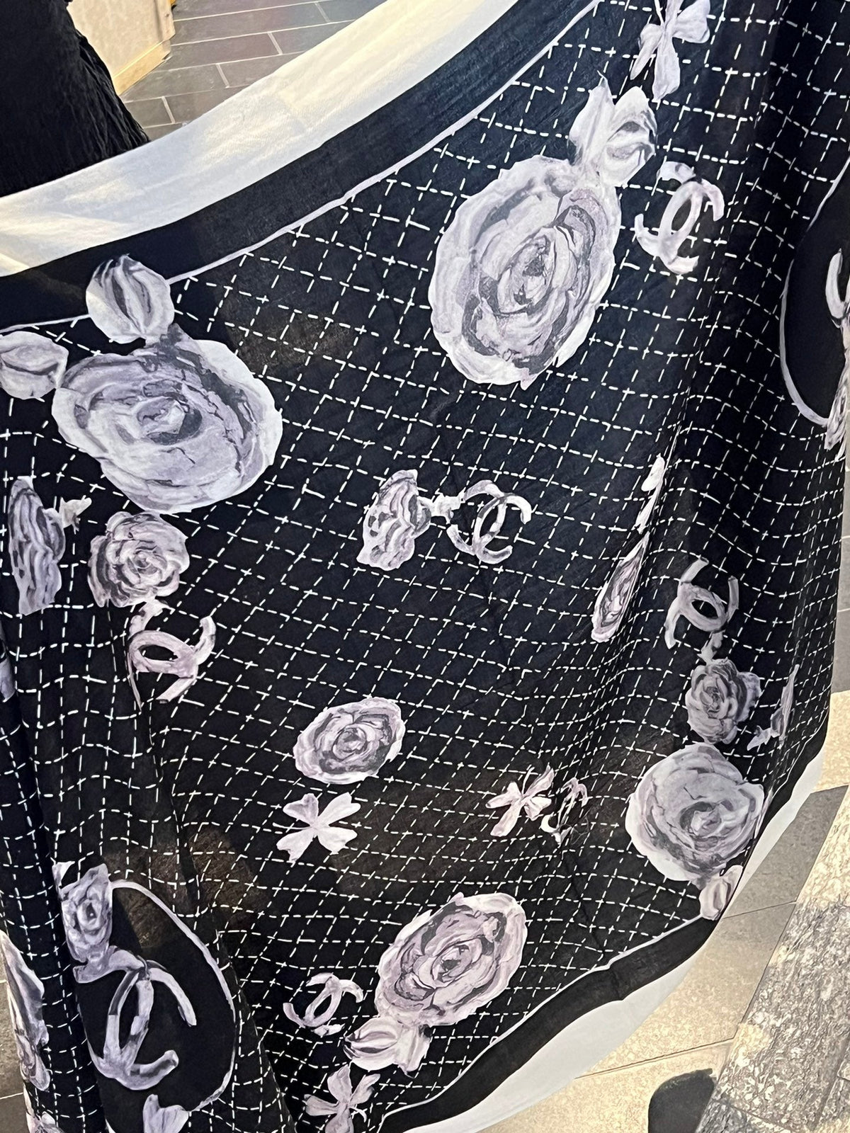 CC Scarf 200 CM In White Black Cashmere Silk  255990