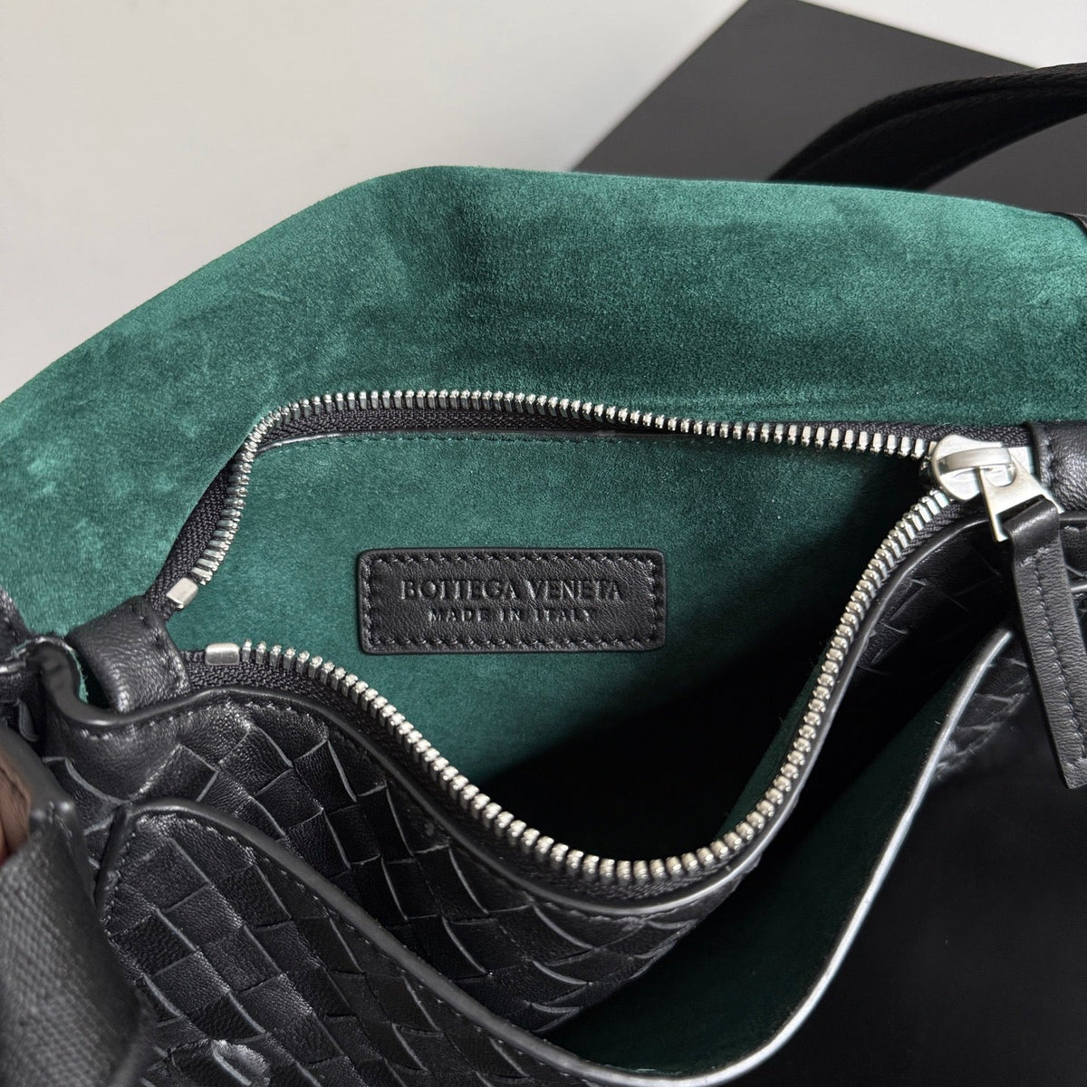 Bottega Veneta 2026 Veneto Sling Bag 33cm Black Lambskin