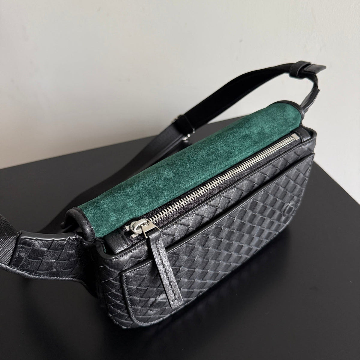 Bottega Veneta 2026 Veneto Sling Bag 33cm Black Lambskin