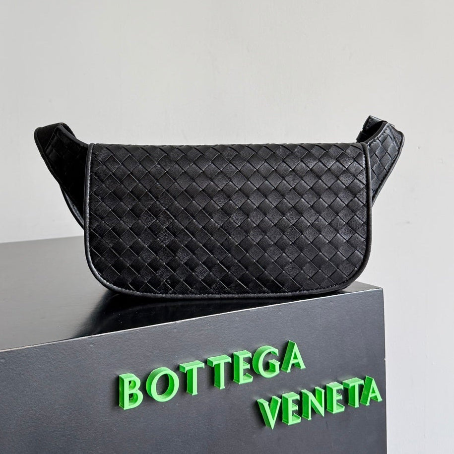 Bottega Veneta 2026 Veneto Sling Bag 33cm Black Lambskin