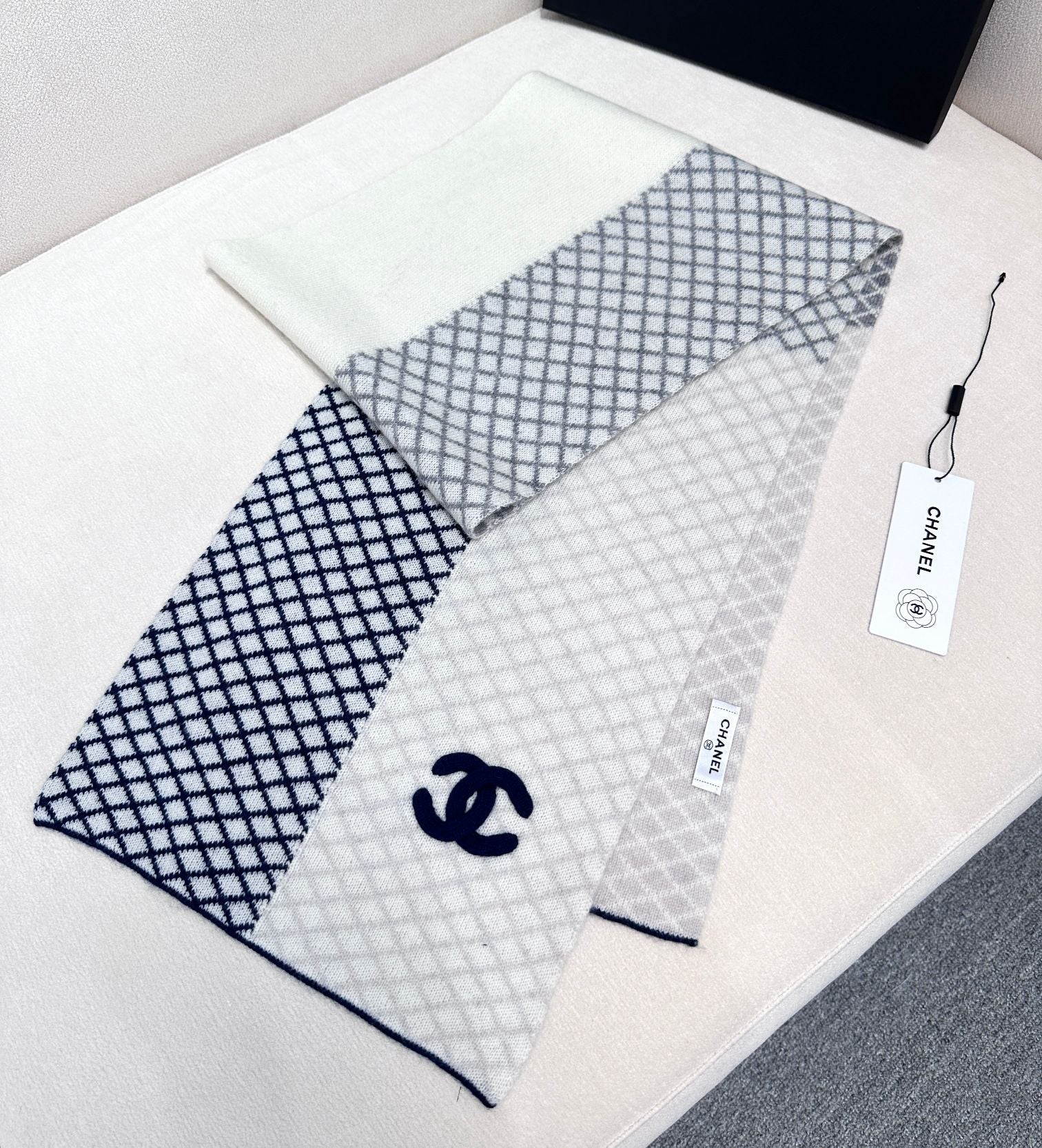 CC Scarf 190 CM In White Mix Black Cashmere  408543