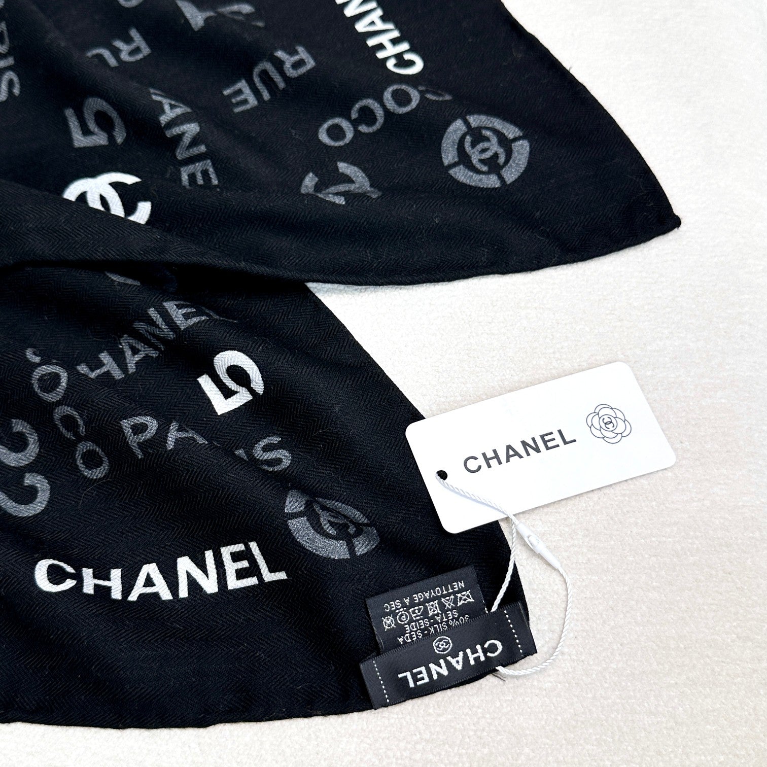 CC Square Scarf 140 CM In Black Cashmere Silk  422704