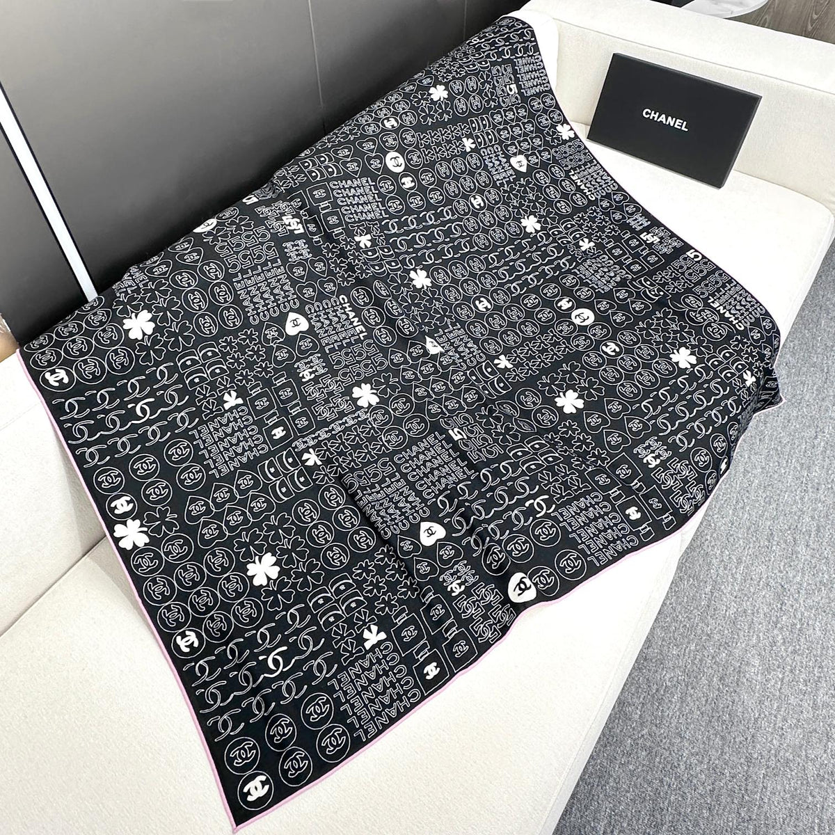 CC Square Scarf 140 CM In Black Silk 424551