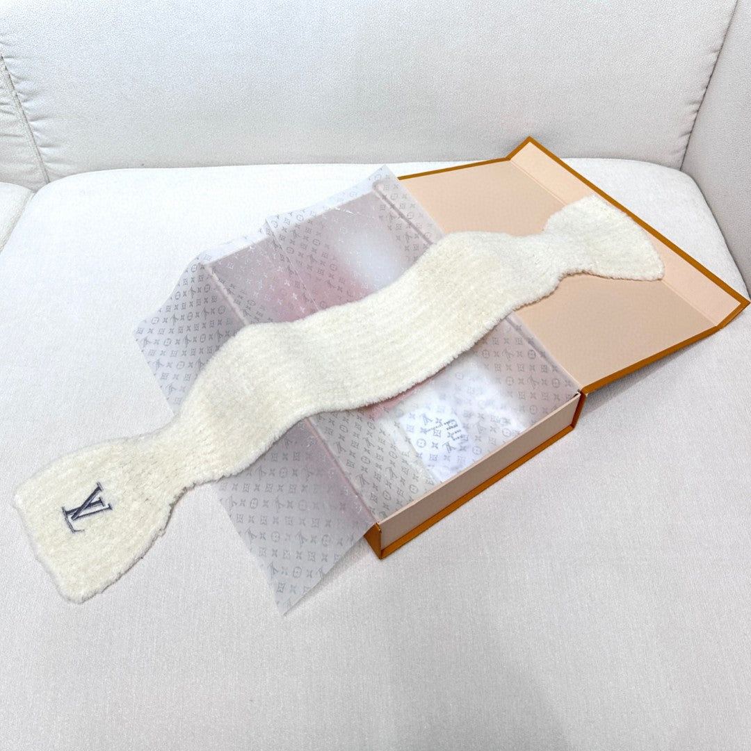 LV Mini Comfy Scarf 70cm White Sheep Wool 978747