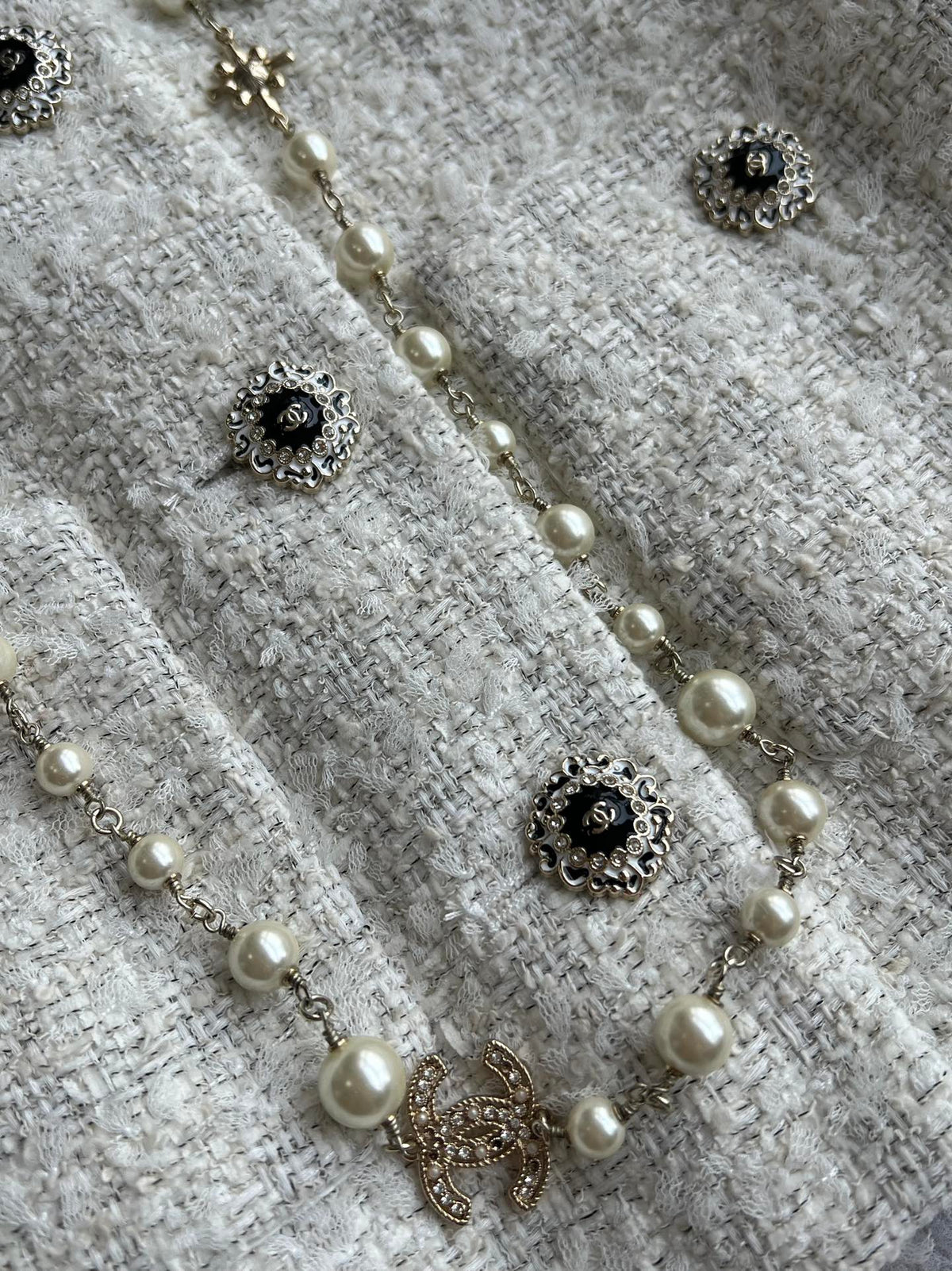 Chanel 2025 White Woven Tweed Fabric Jacket 318544