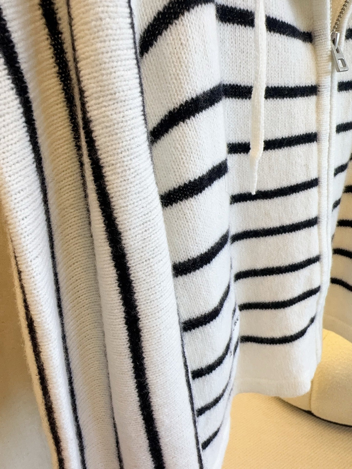CD 25 Hooded Cardigan White Black Wool