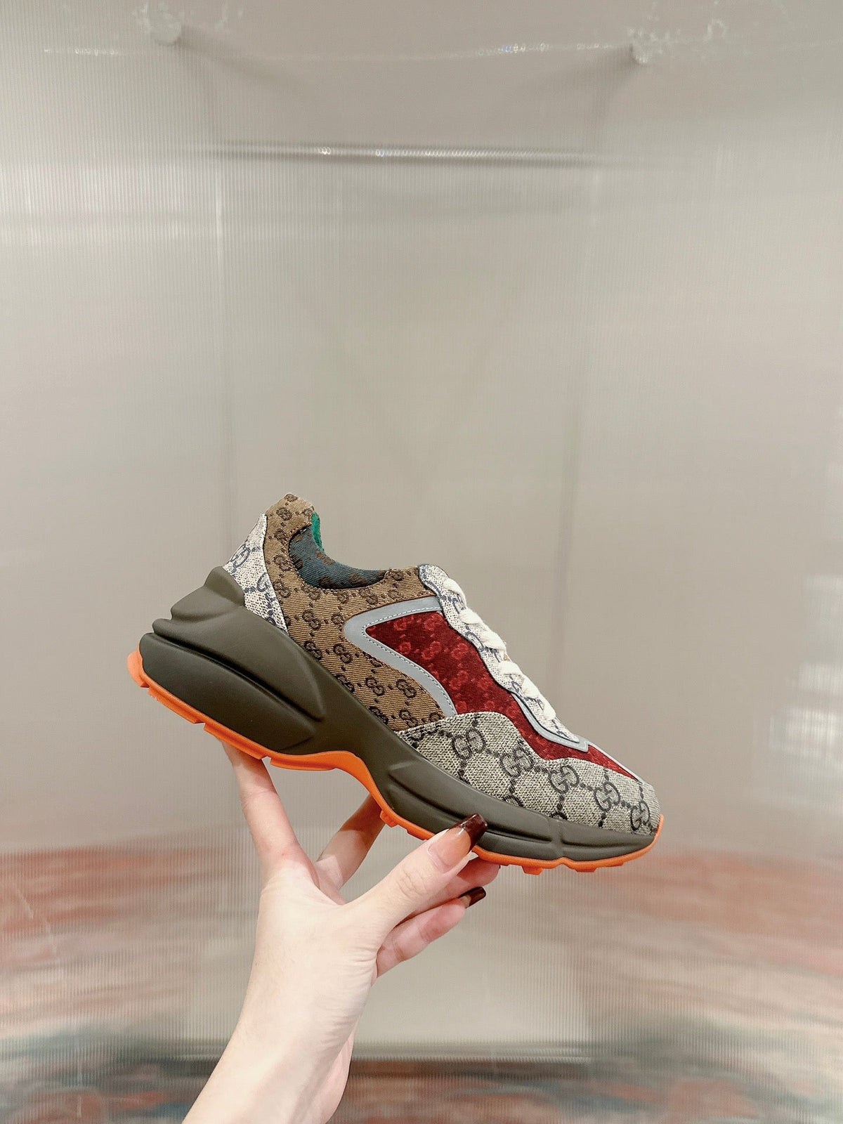 GG RHYTON TRAINER LIGHT GRAY AND SCARLET CALFSKIN