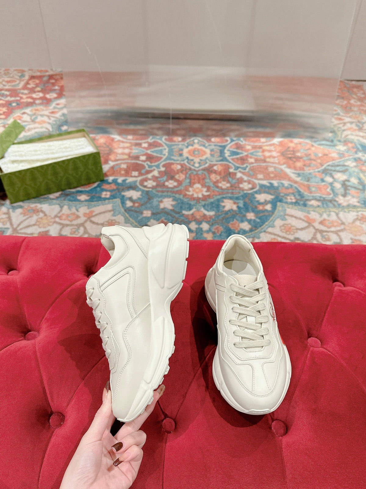 GG RHYTON LOGO TRAINER WHITE CALFSKIN WITH TIGER MOTIF