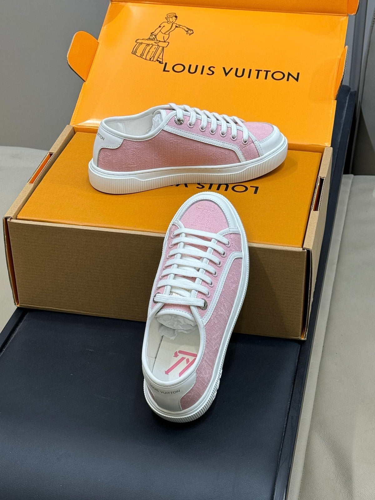 LV 26ss Sneaker Pink White Monogram Denim Leather 621647