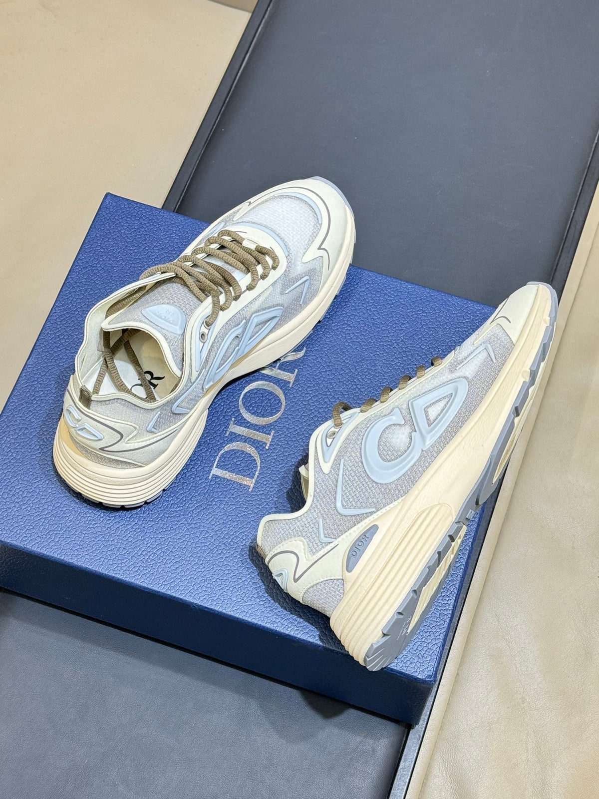 CD 26 B30 Sneaker White Silver Gray Mesh TPU 621818