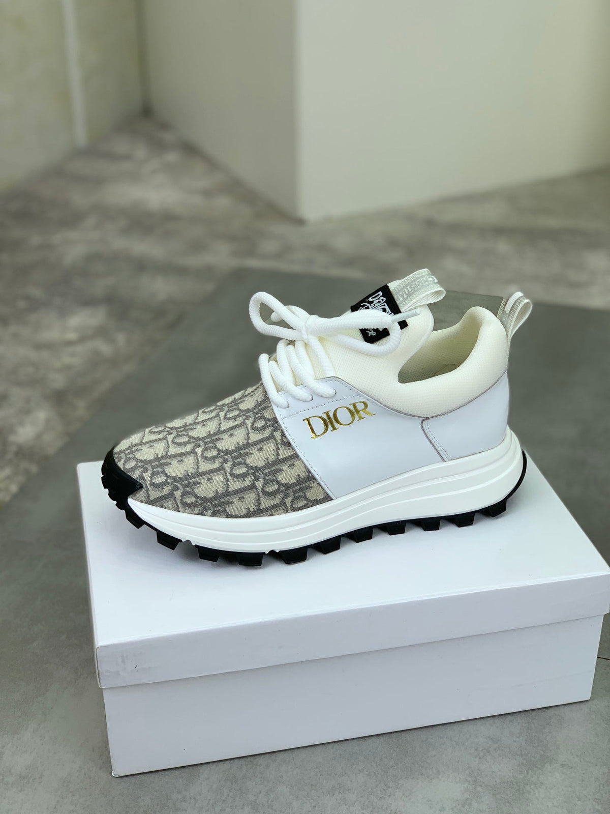CD B24 SNEAKER BEIGE AND WHITE FABRIC