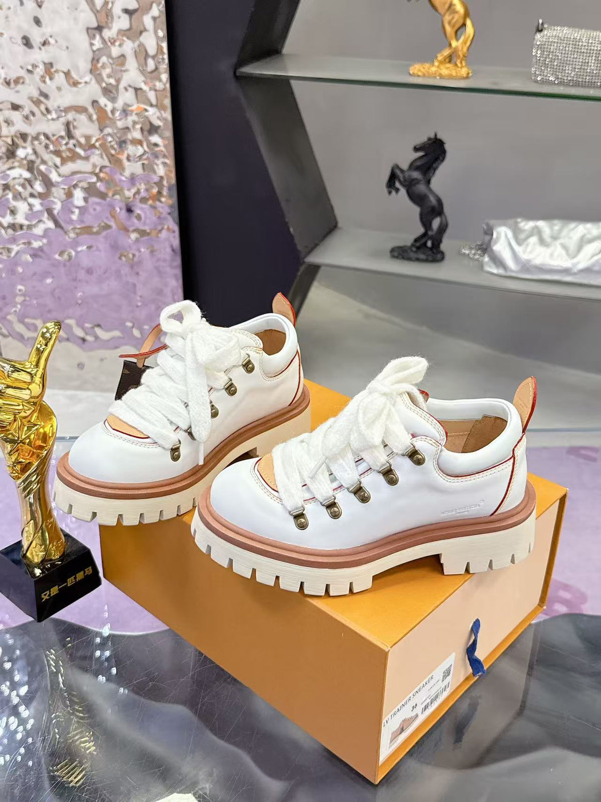 LV 26ss Sneaker White Brown Sheepskin 672128