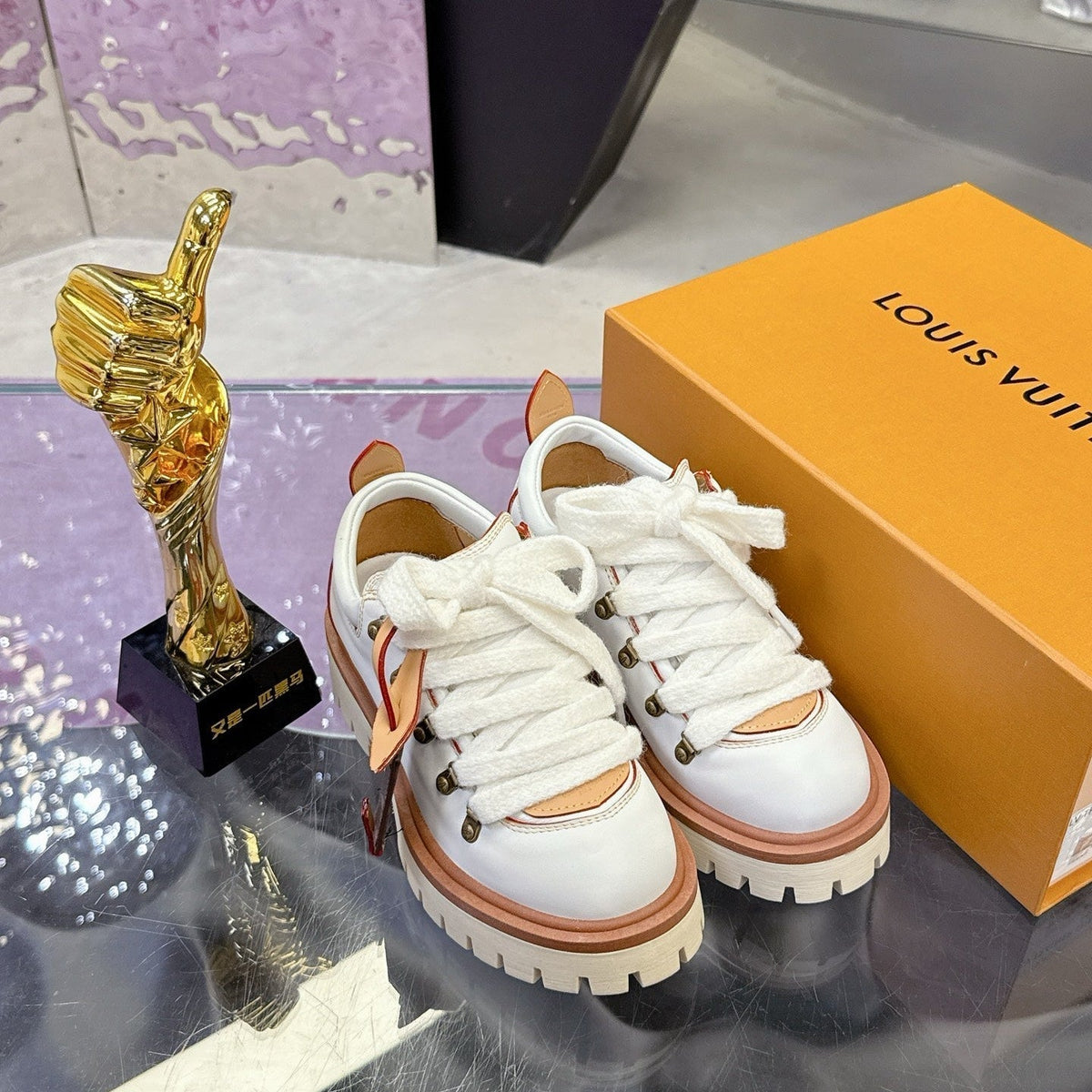 LV 26ss Sneaker White Brown Sheepskin 672128