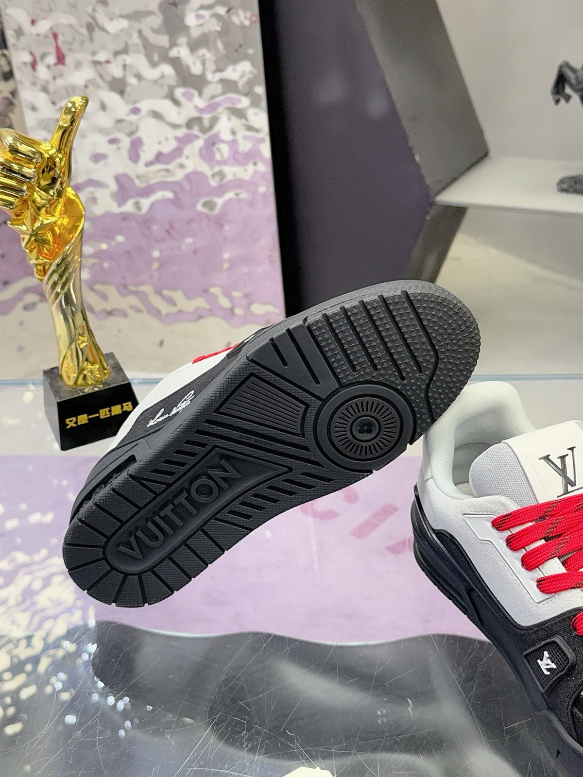 LV x Tyler 26ss Sneaker White Black Red Suede 672139