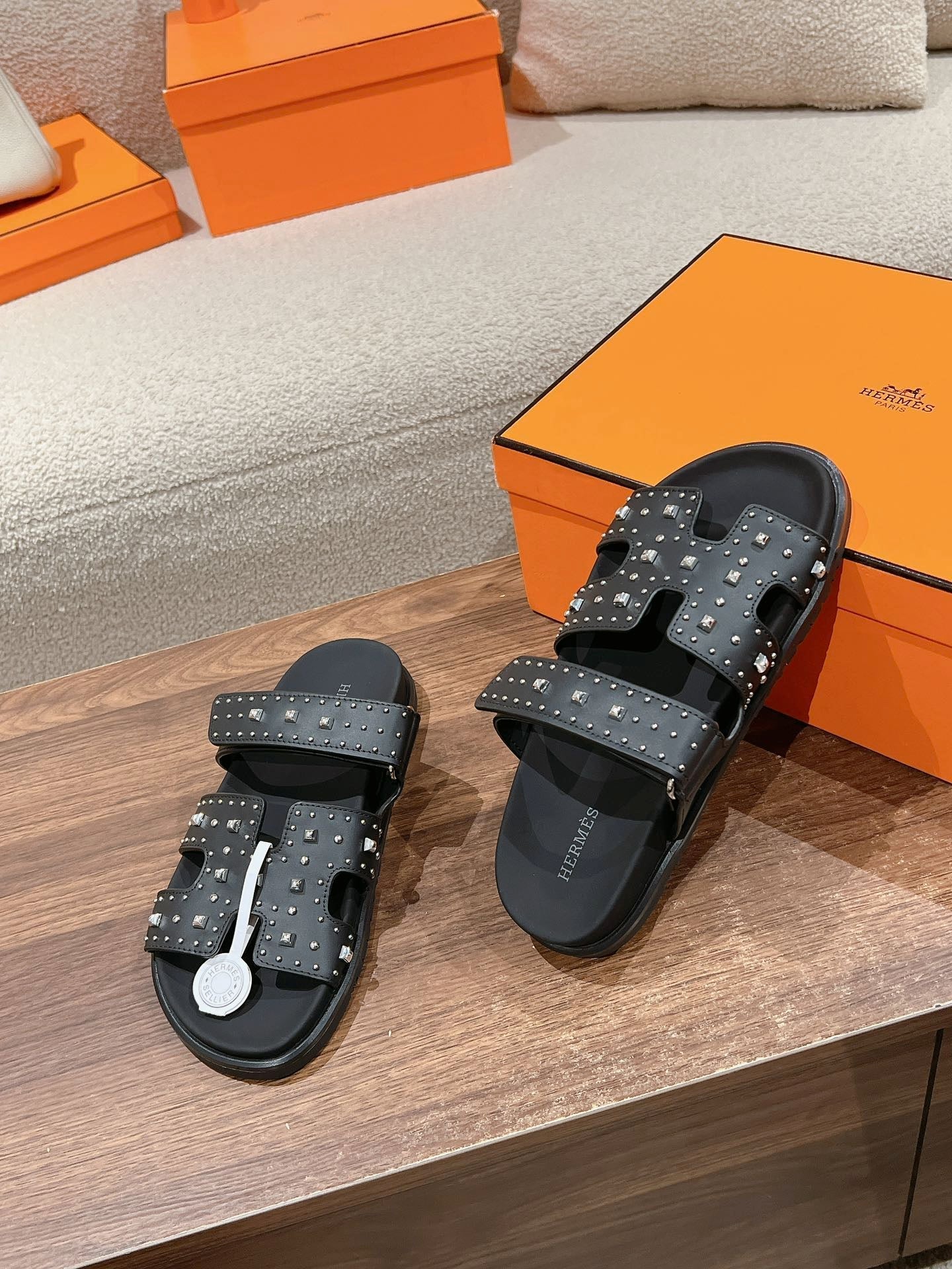 CHYPRE SANDAL BLACK CALFSKIN ATTACH CRYSTALS