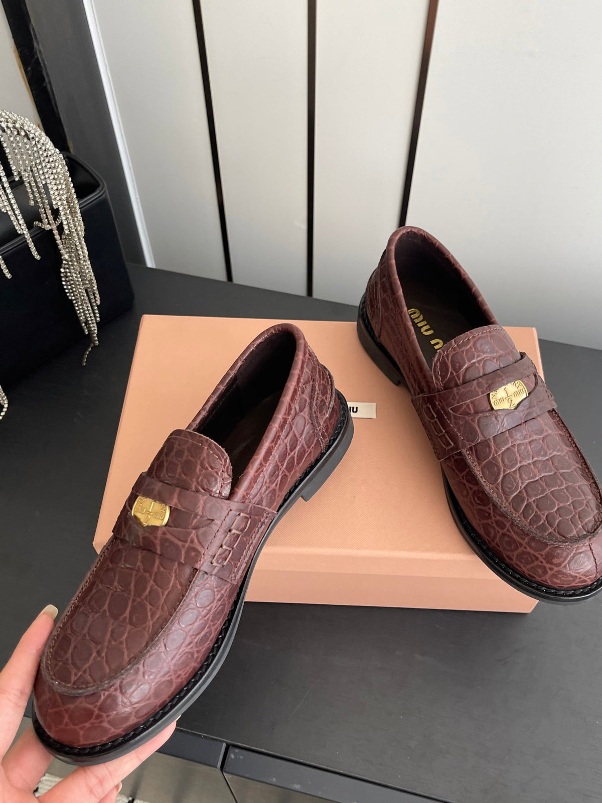 MIU 26 Casual Loafers Red Brown Crocodile Embossed Calfskin 631626