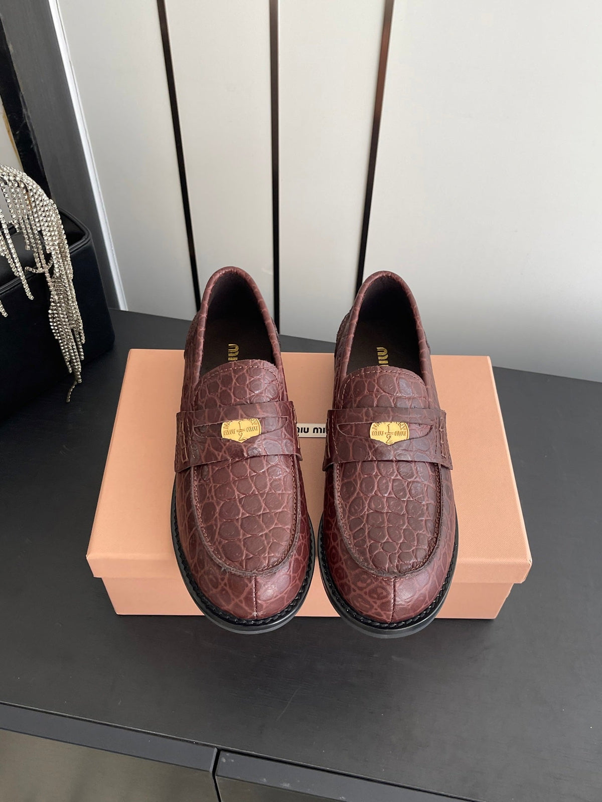 MIU 26 Casual Loafers Red Brown Crocodile Embossed Calfskin 631626