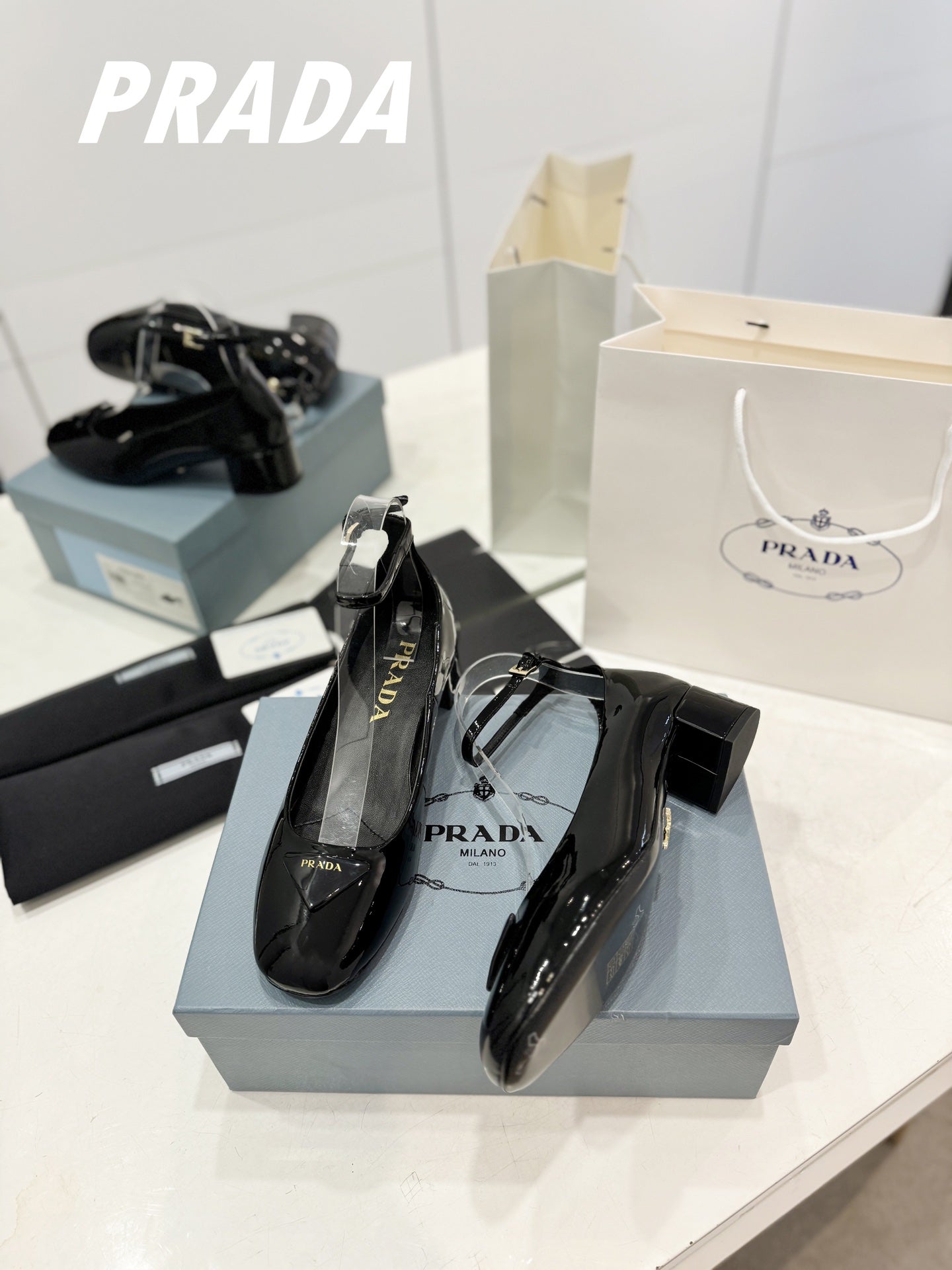 PRA NAPPA MARY JANE PUMPS GLOSSY BLACK LAMBSKIN
