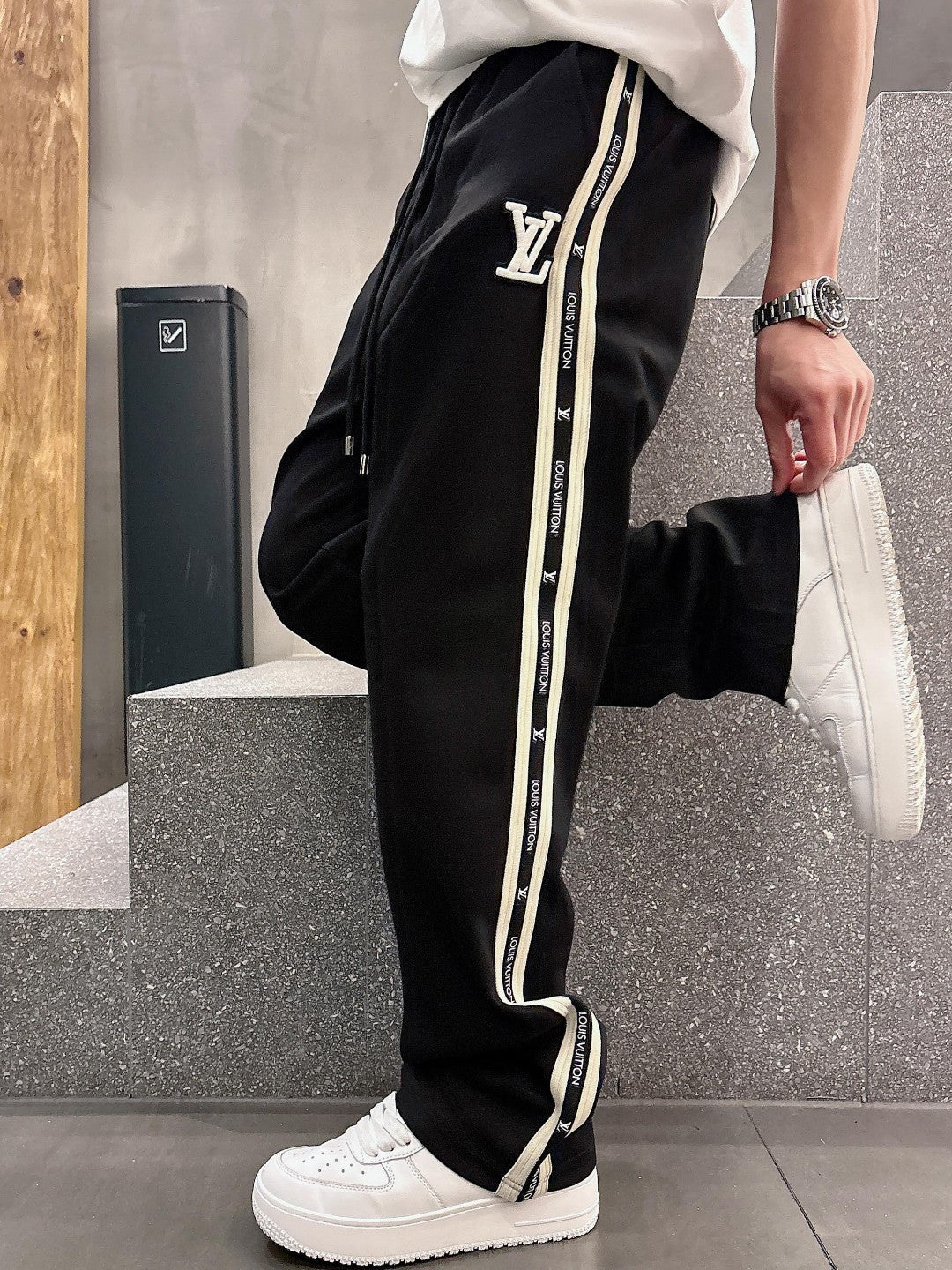 LV SWEATPANTS BLACK COTTON 239584