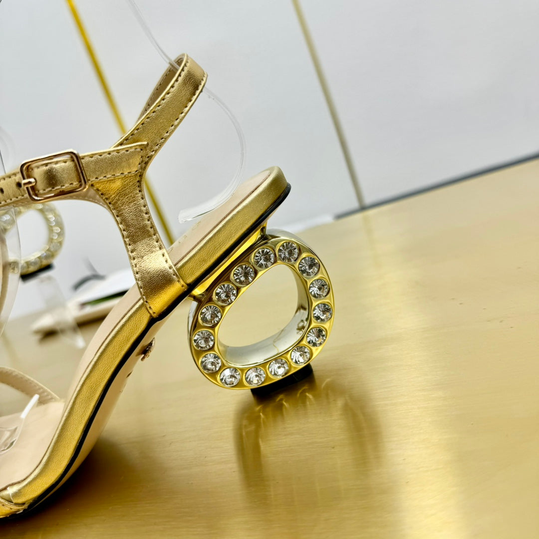 MEDIUM-HEEL SANDAL IN GOLD CALFSKIN WITH RHINSTONES