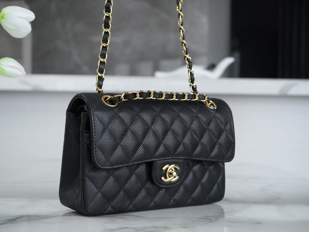 CLASSIC FLAP 23 BLACK CAVIAR GOLD HARDWARE