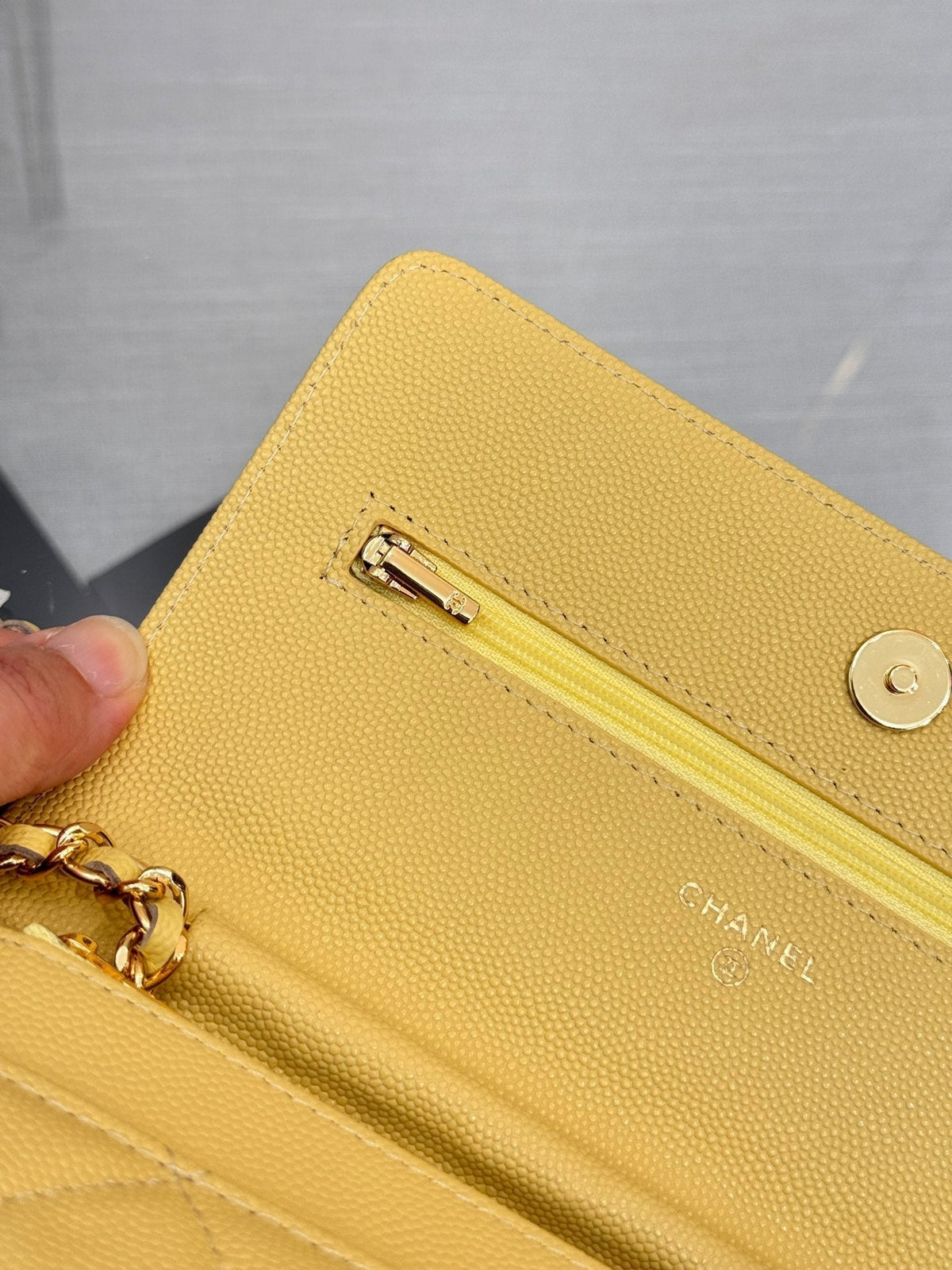 WOC 19CM LIME CAVIAR GOLD HARDWARE