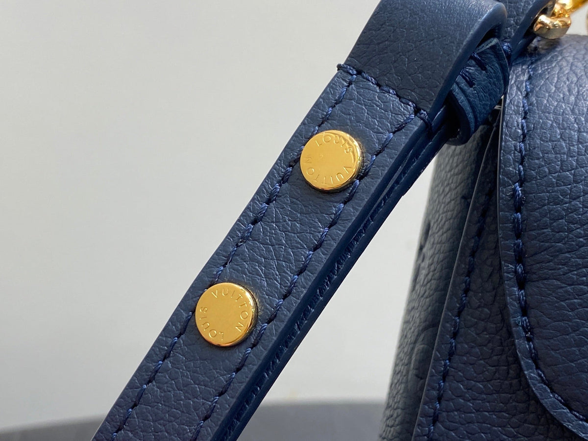 Twist MM Slim 23cm Navy Calfskin