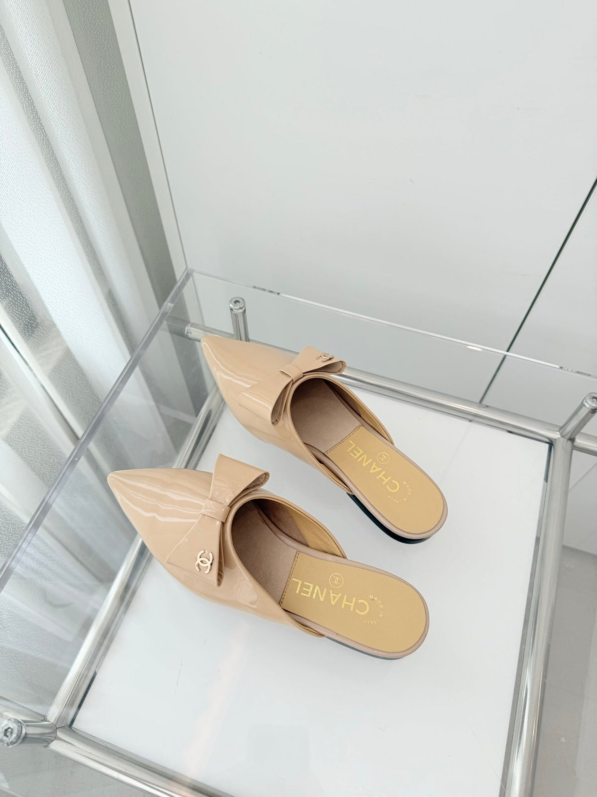 Chanel 2026 New Flat Mules Patent Leather Sheepskin 823436