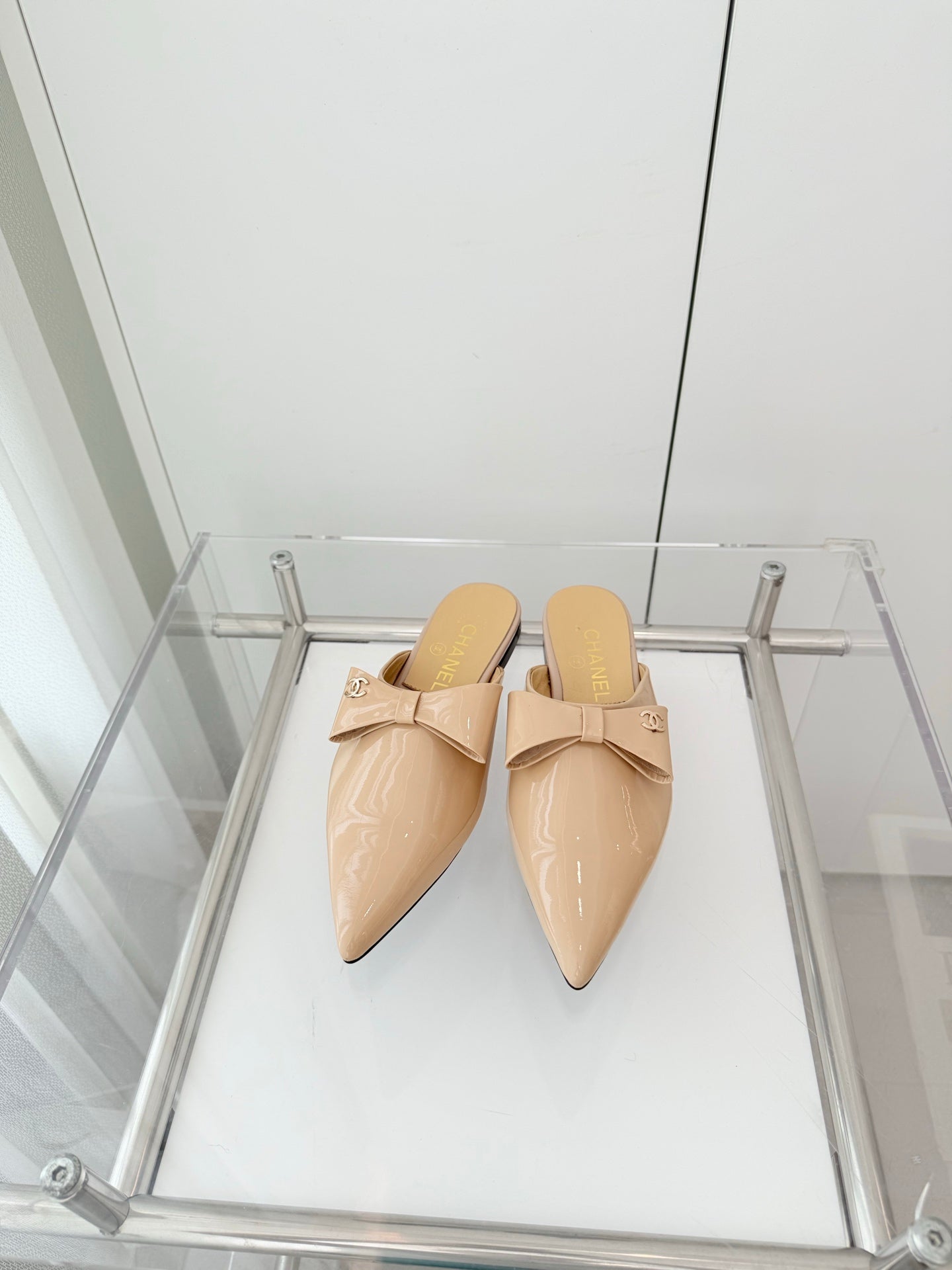 Chanel 2026 New Flat Mules Patent Leather Sheepskin 823436