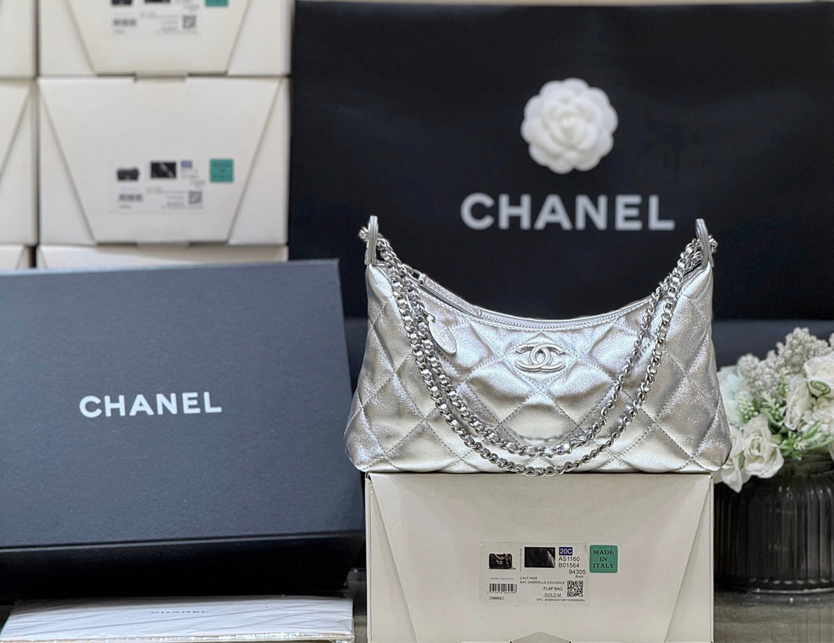 Chanel 2025  Hobo Dumpling Bag 26cm Genuine Calfskin Leather 339343