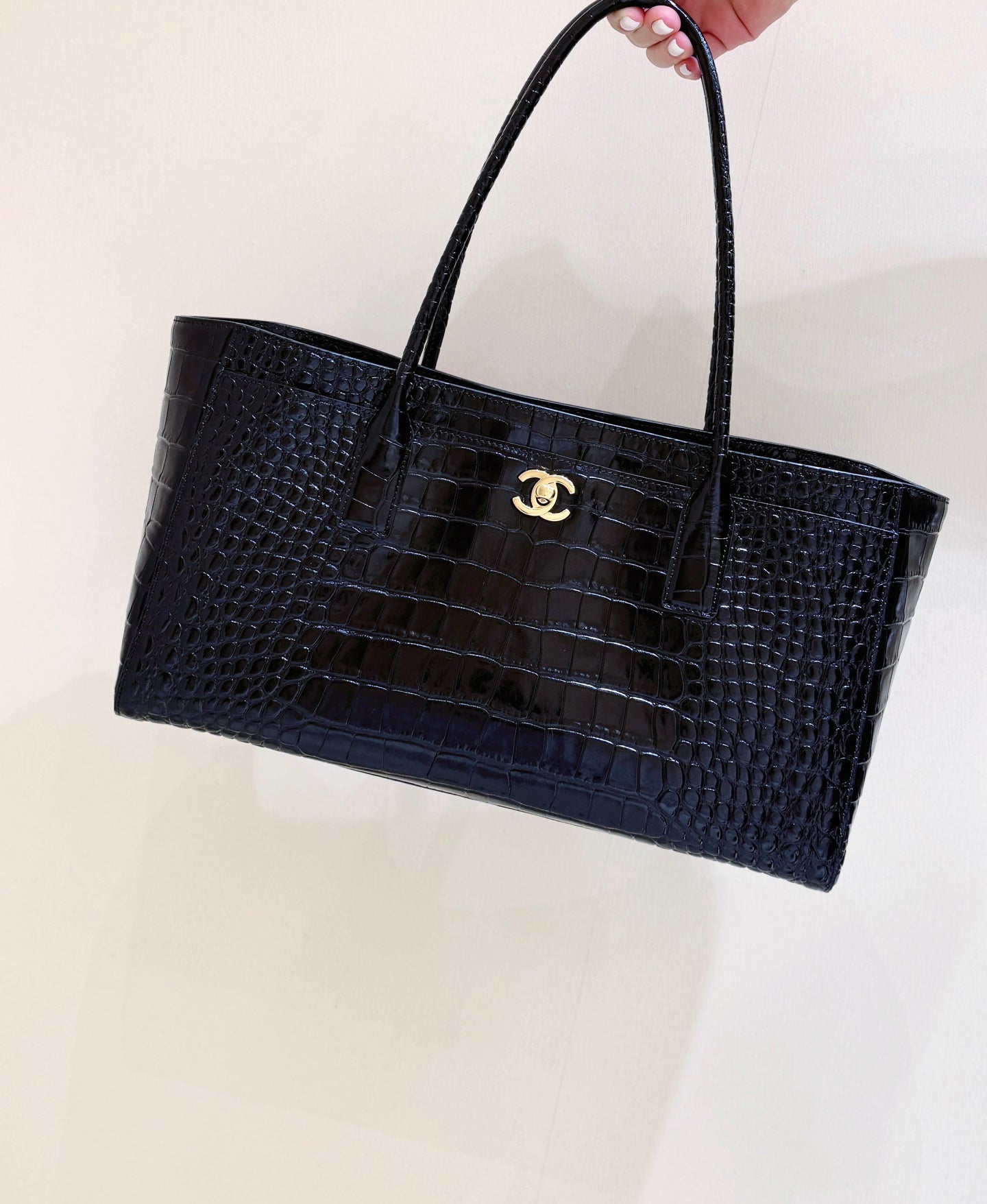 Chanel 25 Crocodile-embossed 40cm Bag Black Cowhide 322959