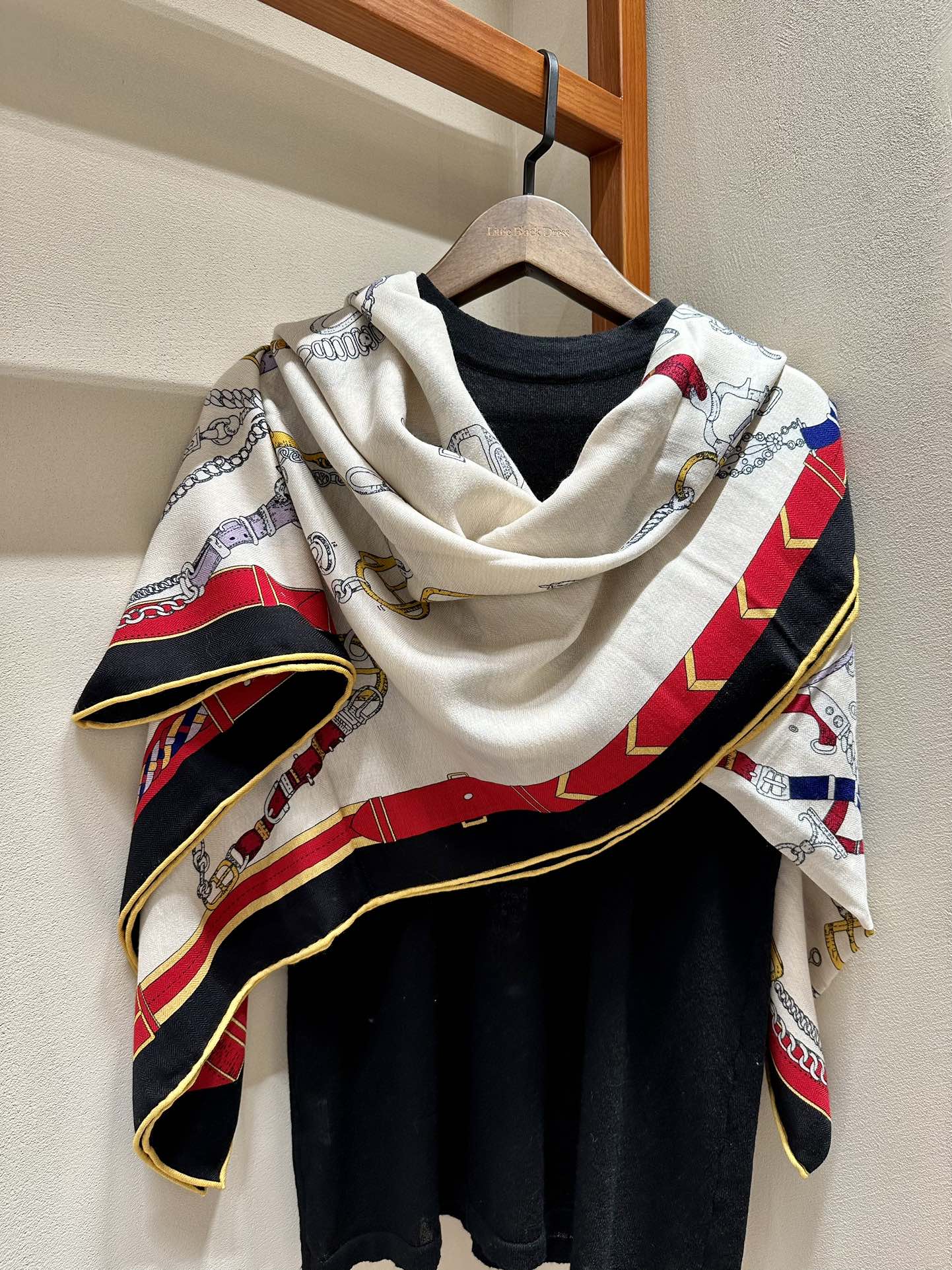 Chevaux Dechaines Shawl 135 CM IN Red Colorful Cashmere Silk 373683